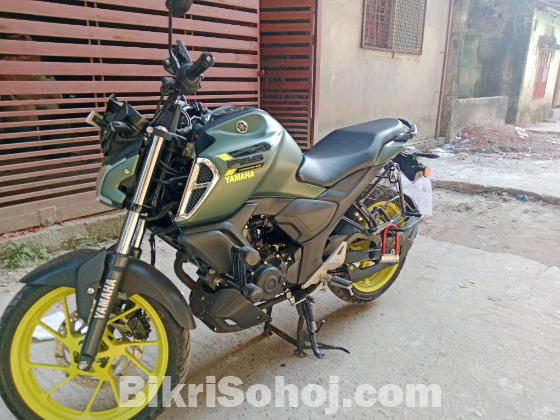 Yamaha FZS V4